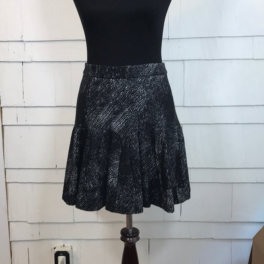Banana Republic black & white skirt
